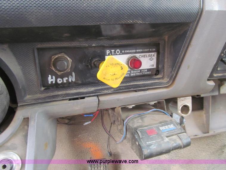 image for item K5712 1997 Ford F800 dump truck