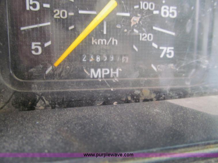 image for item K5712 1997 Ford F800 dump truck