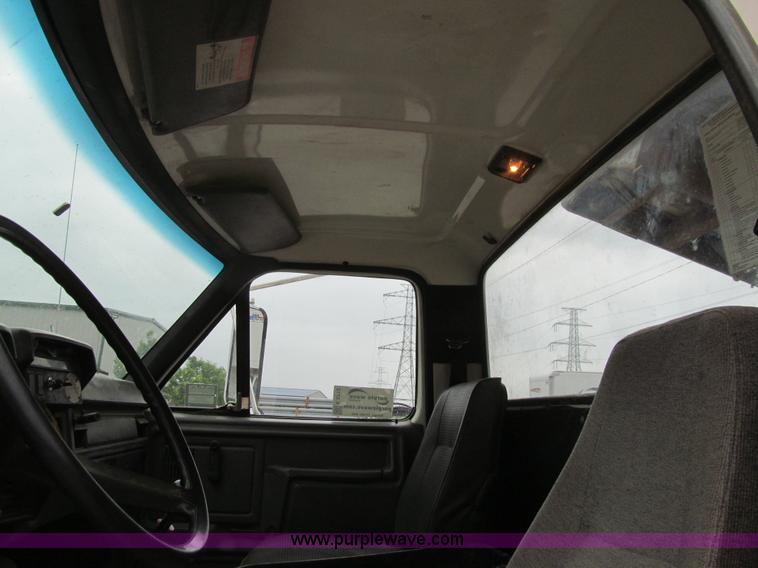 image for item K5712 1997 Ford F800 dump truck