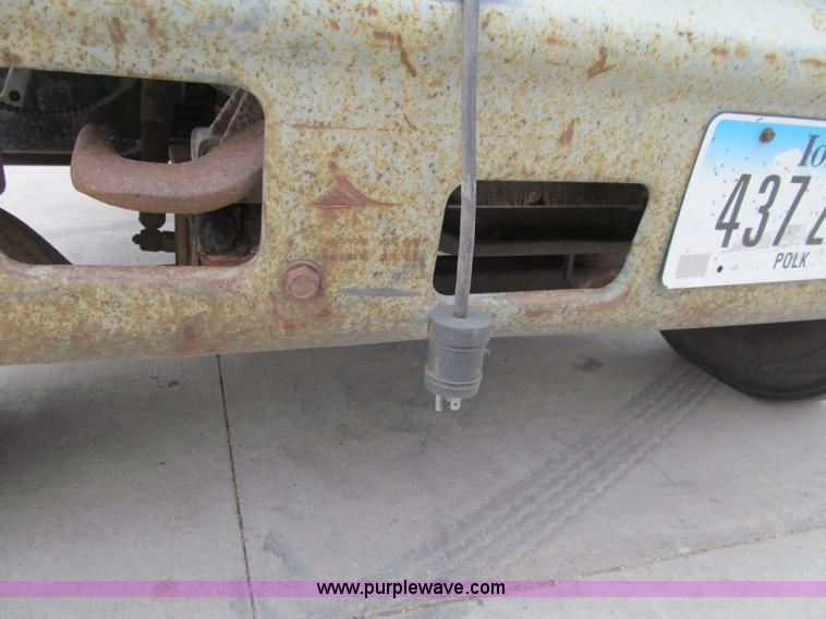 image for item K5712 1997 Ford F800 dump truck