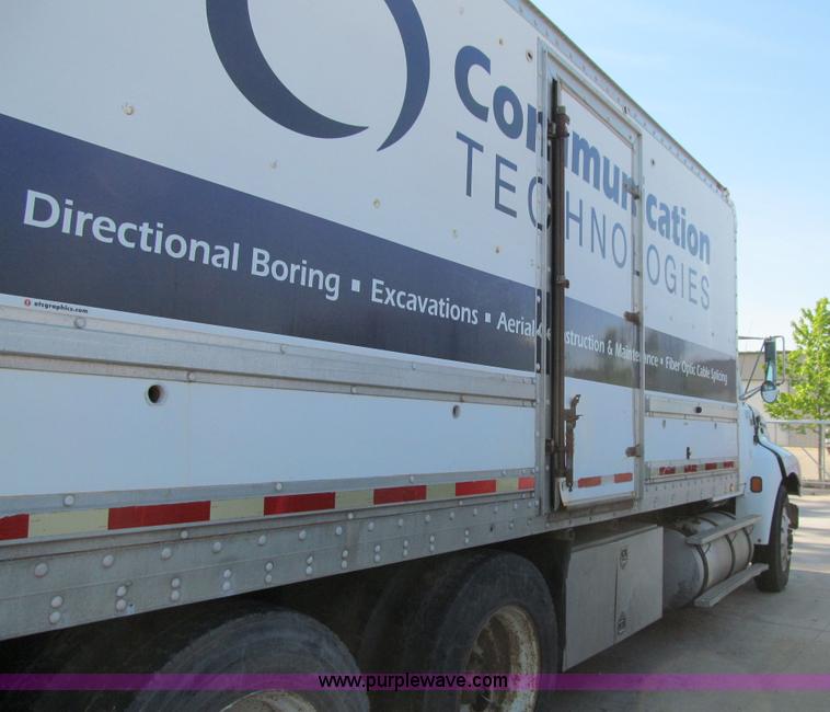 image for item K5713 1996 Ford LTLA9000 box truck