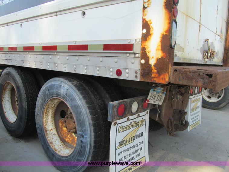 image for item K5713 1996 Ford LTLA9000 box truck