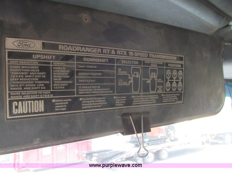 image for item K5713 1996 Ford LTLA9000 box truck