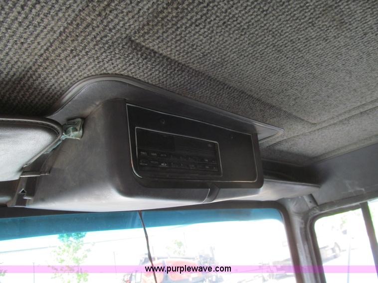 image for item K5713 1996 Ford LTLA9000 box truck