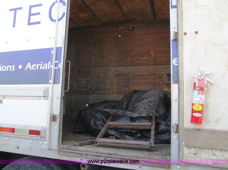 image for item K5713 1996 Ford LTLA9000 box truck