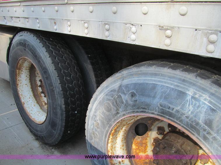 image for item K5713 1996 Ford LTLA9000 box truck