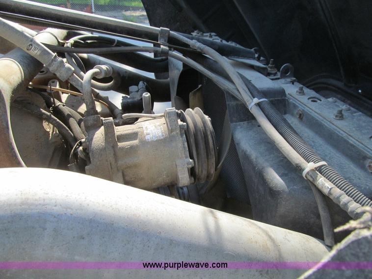 image for item K5713 1996 Ford LTLA9000 box truck