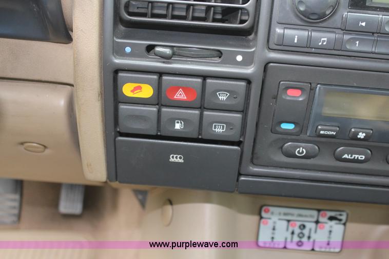 image for item K6887 2002 Land Rover Discovery Series II SE SUV