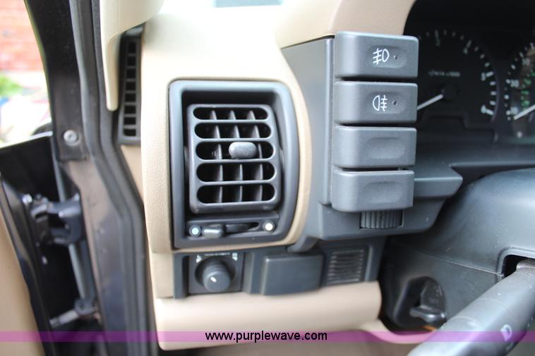 image for item K6887 2002 Land Rover Discovery Series II SE SUV