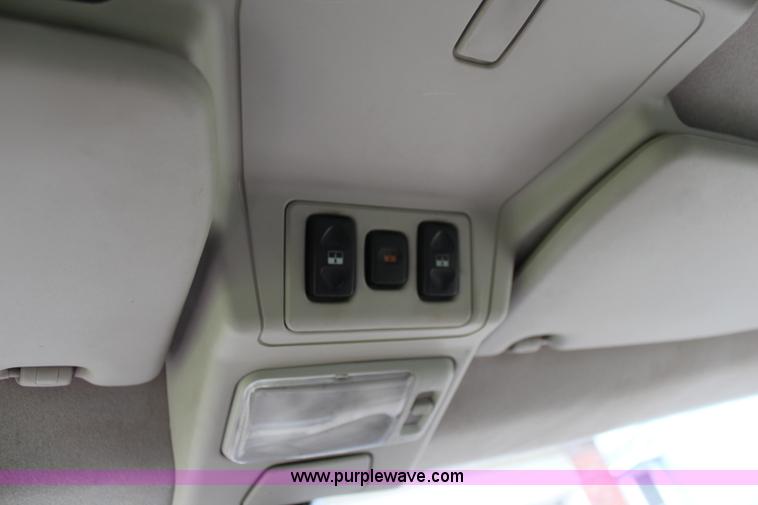 image for item K6887 2002 Land Rover Discovery Series II SE SUV