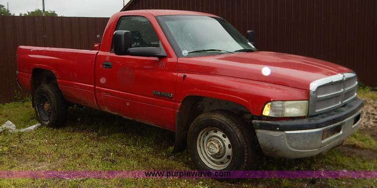 image for item K7432 2002 Dodge Ram 2500 SL pickup truck