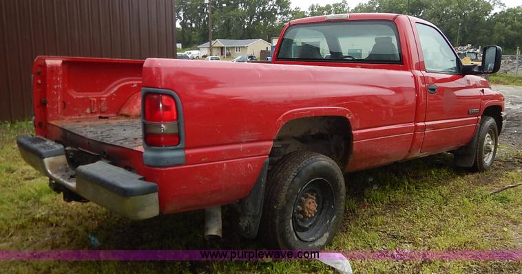 image for item K7432 2002 Dodge Ram 2500 SL pickup truck