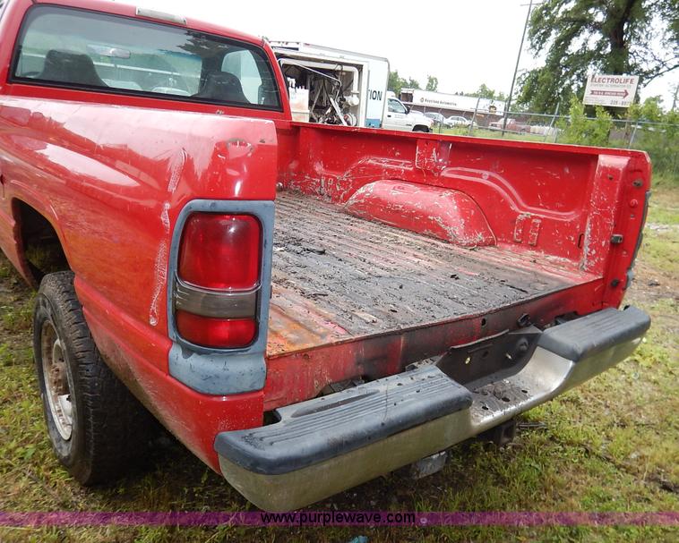 image for item K7432 2002 Dodge Ram 2500 SL pickup truck