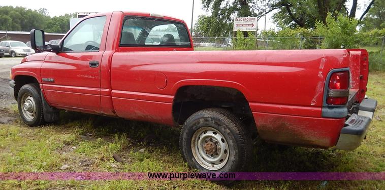 image for item K7432 2002 Dodge Ram 2500 SL pickup truck