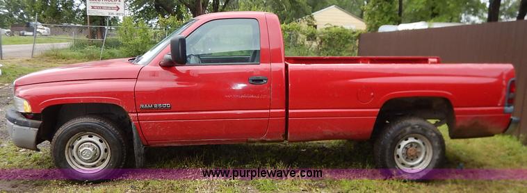 image for item K7432 2002 Dodge Ram 2500 SL pickup truck