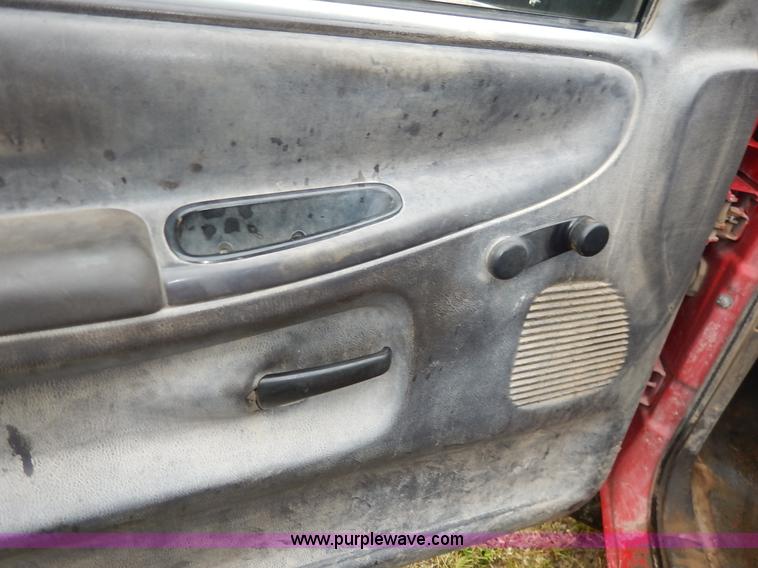 image for item K7432 2002 Dodge Ram 2500 SL pickup truck