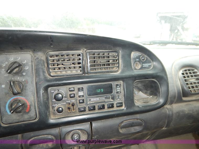 image for item K7432 2002 Dodge Ram 2500 SL pickup truck