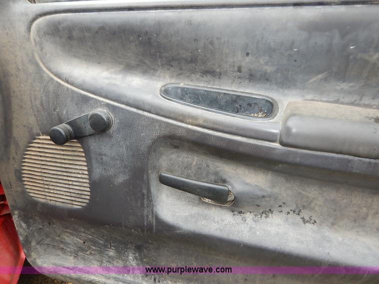 image for item K7432 2002 Dodge Ram 2500 SL pickup truck