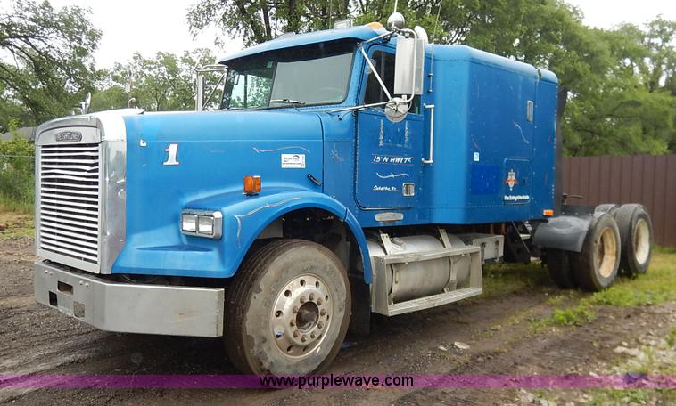 image for item K7433 1995 Freightliner FLD120SD semi truck
