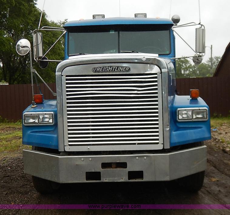 image for item K7433 1995 Freightliner FLD120SD semi truck