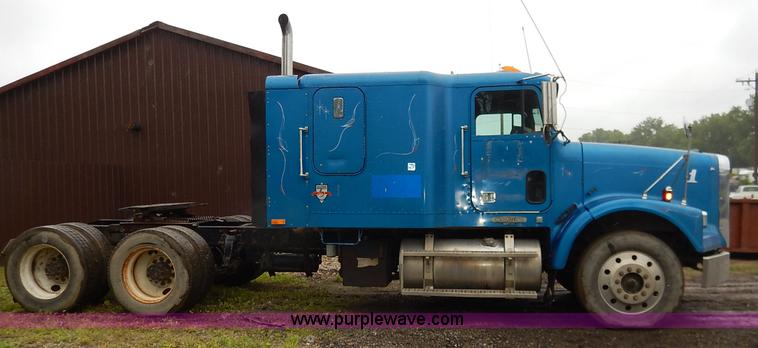 image for item K7433 1995 Freightliner FLD120SD semi truck