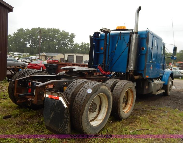 image for item K7433 1995 Freightliner FLD120SD semi truck