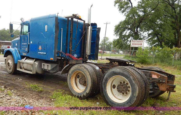 image for item K7433 1995 Freightliner FLD120SD semi truck