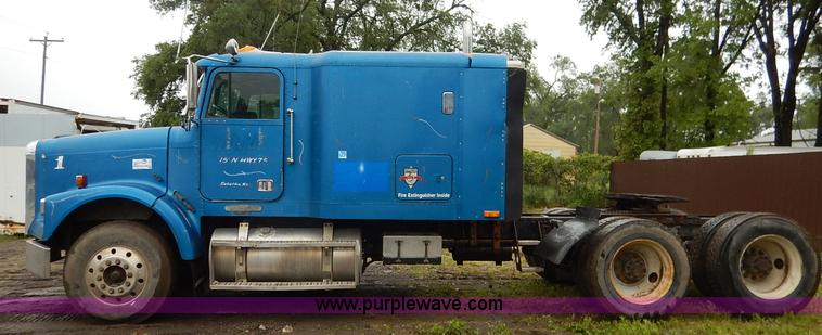 image for item K7433 1995 Freightliner FLD120SD semi truck
