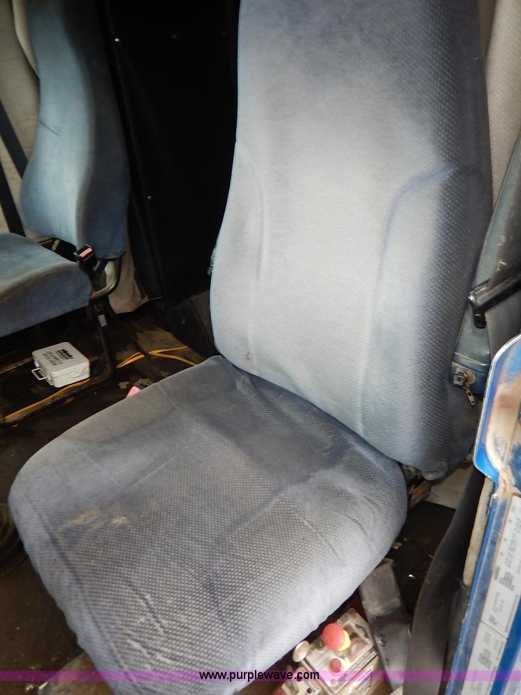 image for item K7433 1995 Freightliner FLD120SD semi truck