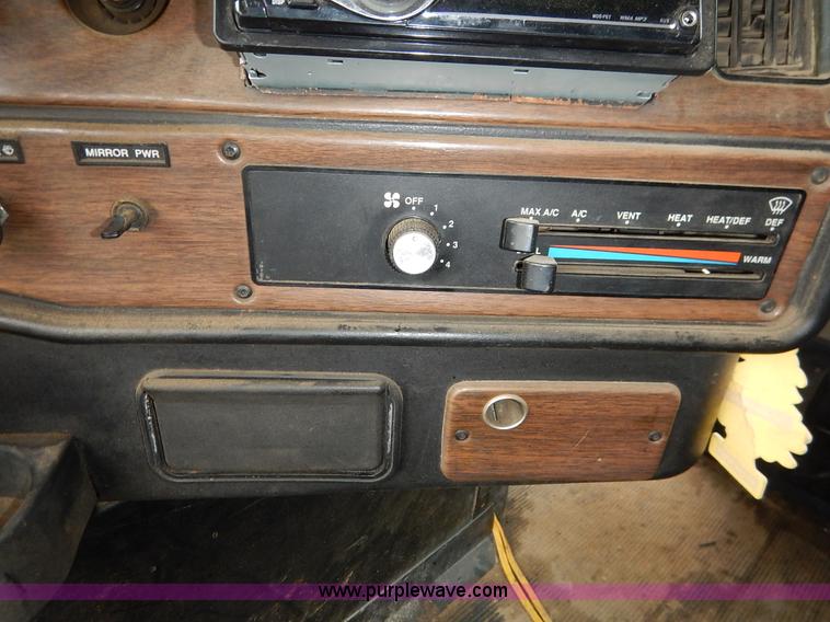 image for item K7433 1995 Freightliner FLD120SD semi truck