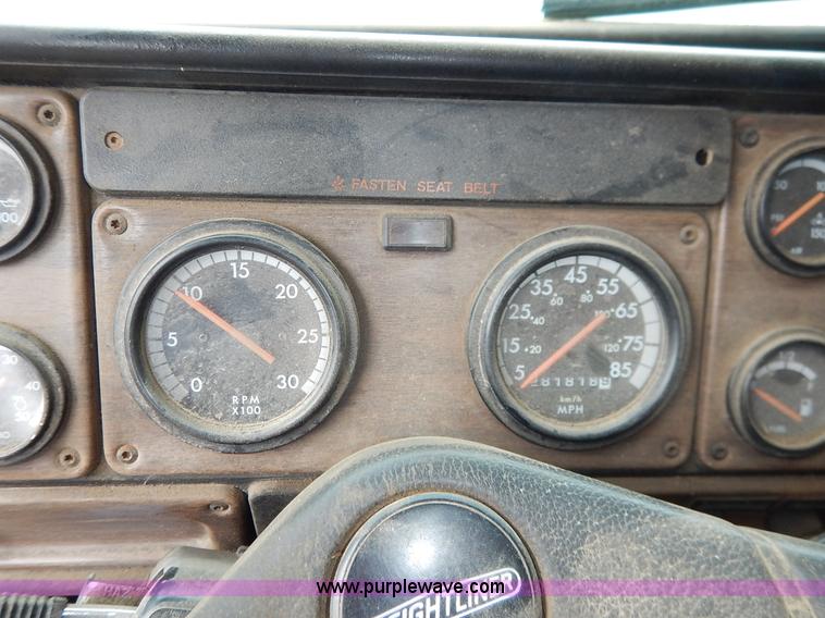 image for item K7433 1995 Freightliner FLD120SD semi truck