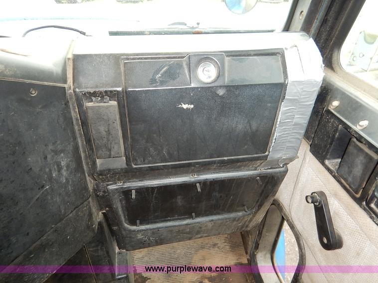 image for item K7433 1995 Freightliner FLD120SD semi truck