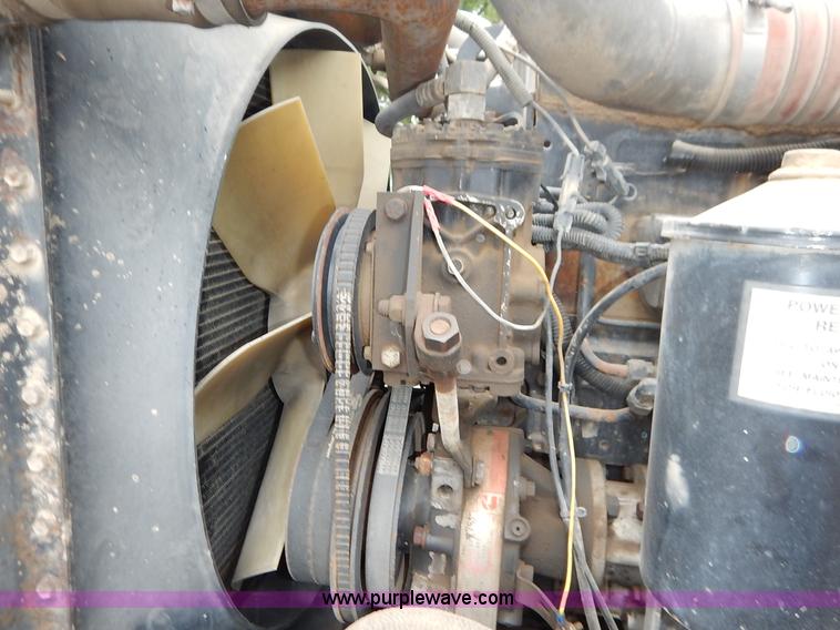 image for item K7433 1995 Freightliner FLD120SD semi truck