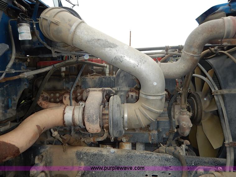 image for item K7433 1995 Freightliner FLD120SD semi truck