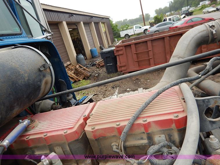 image for item K7433 1995 Freightliner FLD120SD semi truck