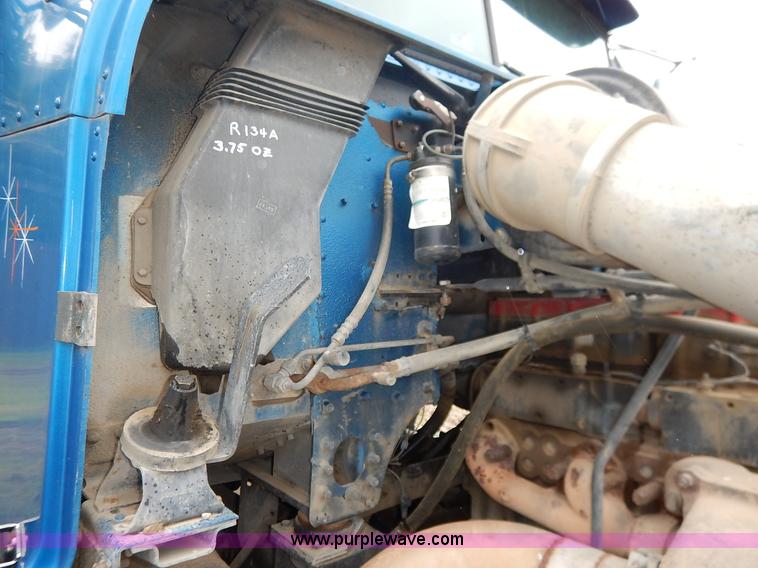 image for item K7433 1995 Freightliner FLD120SD semi truck