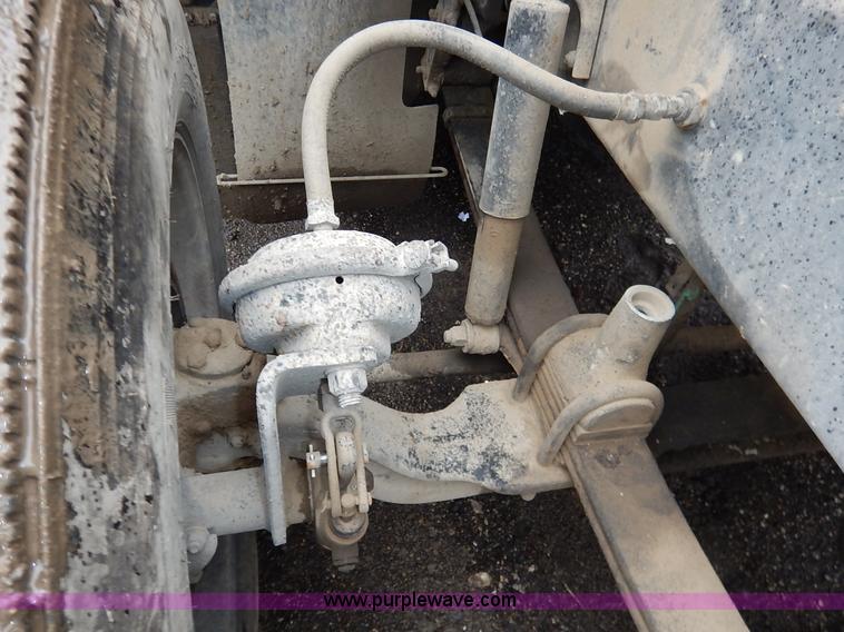 image for item K7433 1995 Freightliner FLD120SD semi truck