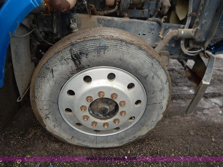 image for item K7433 1995 Freightliner FLD120SD semi truck