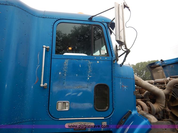 image for item K7433 1995 Freightliner FLD120SD semi truck