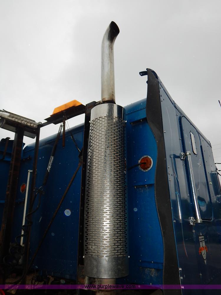 image for item K7433 1995 Freightliner FLD120SD semi truck