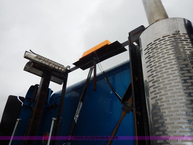 image for item K7433 1995 Freightliner FLD120SD semi truck