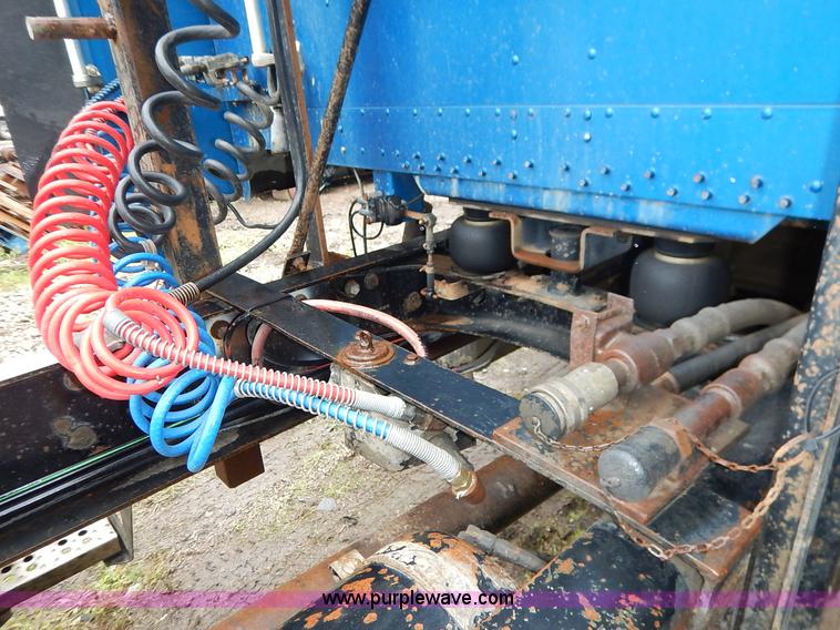 image for item K7433 1995 Freightliner FLD120SD semi truck