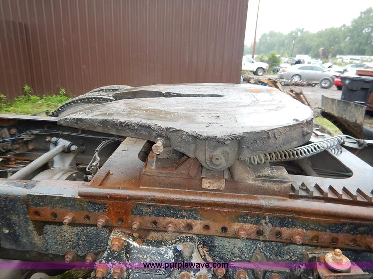 image for item K7433 1995 Freightliner FLD120SD semi truck