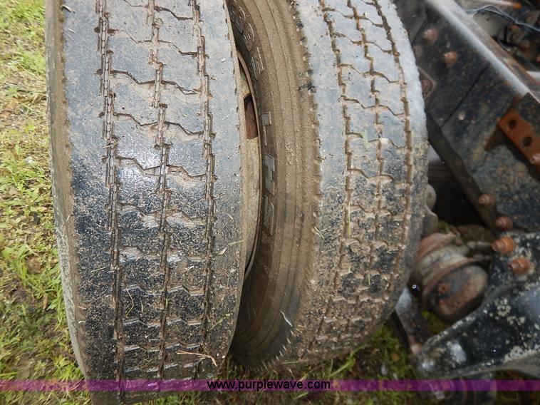 image for item K7433 1995 Freightliner FLD120SD semi truck