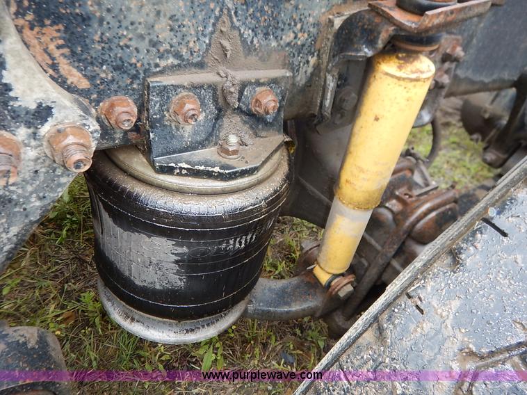 image for item K7433 1995 Freightliner FLD120SD semi truck