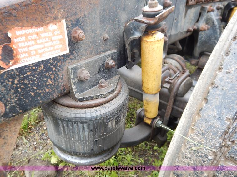 image for item K7433 1995 Freightliner FLD120SD semi truck