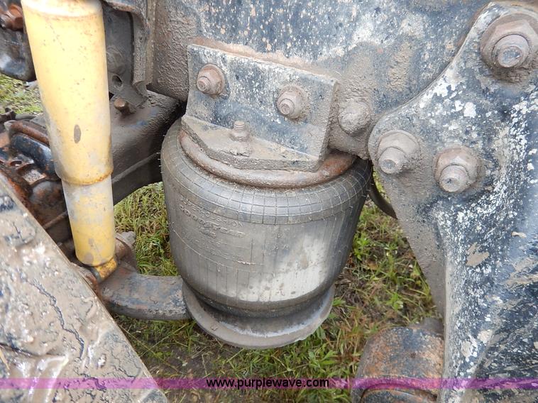 image for item K7433 1995 Freightliner FLD120SD semi truck