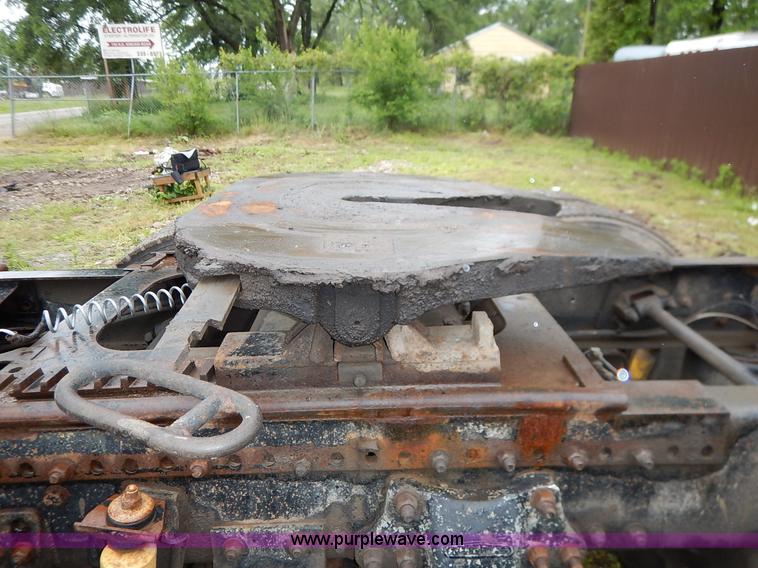 image for item K7433 1995 Freightliner FLD120SD semi truck