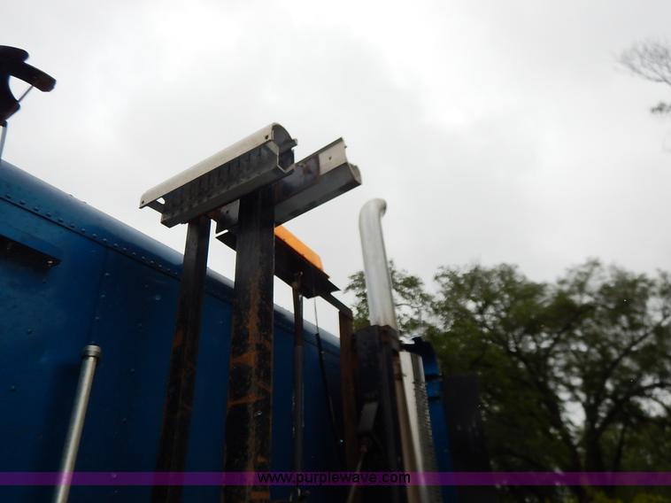 image for item K7433 1995 Freightliner FLD120SD semi truck