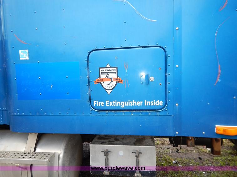 image for item K7433 1995 Freightliner FLD120SD semi truck